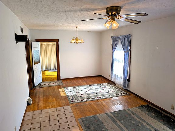 4th image of 431 Montrose St