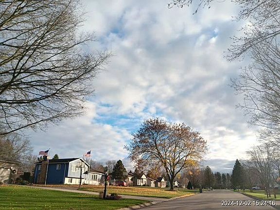 Exterior Neighborhood (street photo)