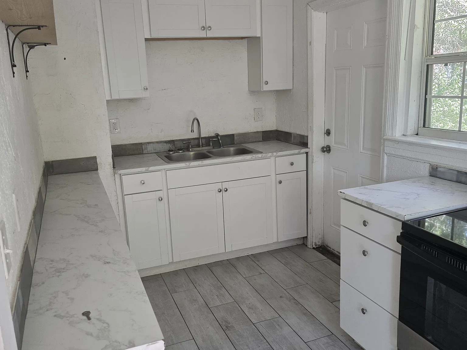 2 bed, 890 sqft, $1,350 — Photo 3