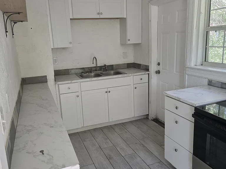 2929 Green St — Photo 3