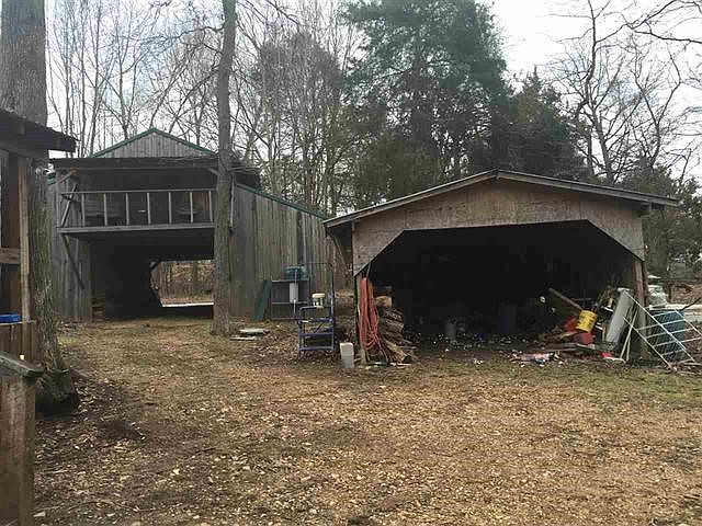 2nd image of 401 Vinegar Hill Rd