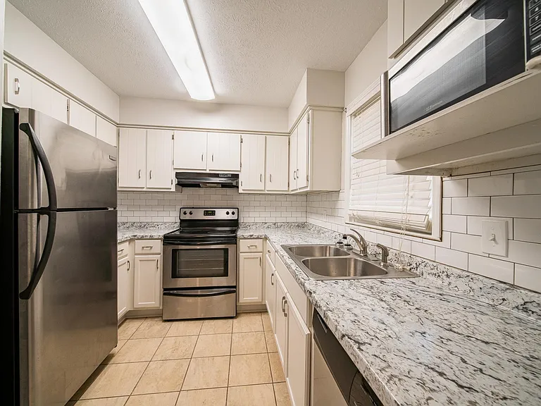 5500 Gunboat Dr #B — Photo 7