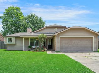 404 Kirkwood Ln, Youngsville, LA 70592