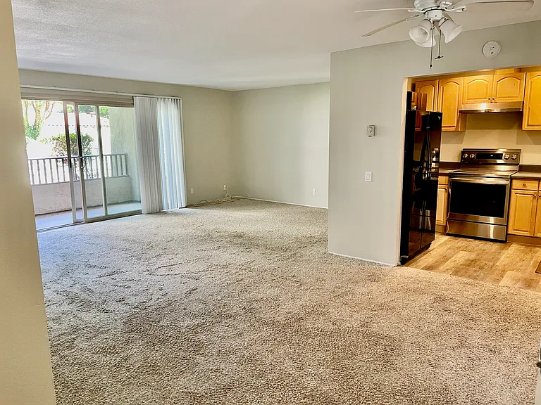 2530 Clairemont Dr — Photo 7