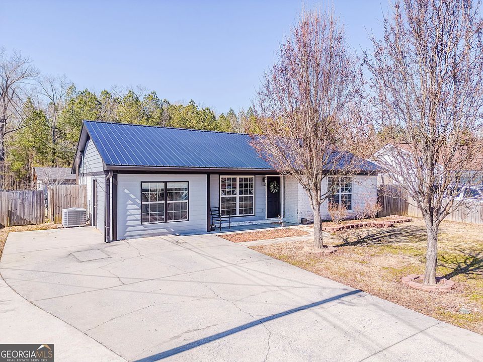 1st image of 33 Hunters Gln NW