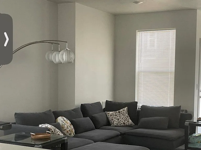 153 E Claxton Ct — Photo 2