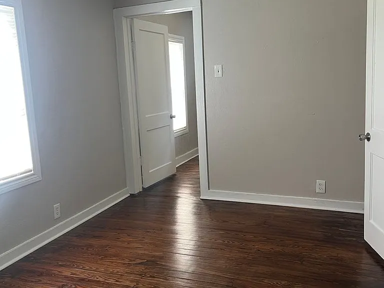 128 N Commerce St — Photo 8