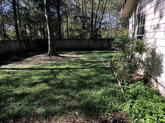 2nd image of 121 Roadrunner Ln