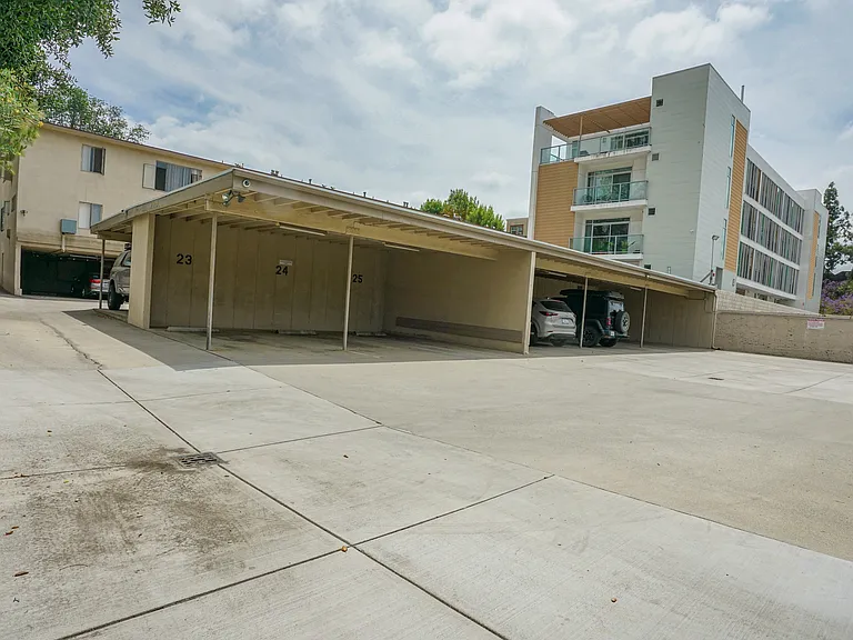 Marengo Apartments — Photo 8