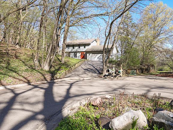 3rd image of 60 Oak Shore Dr