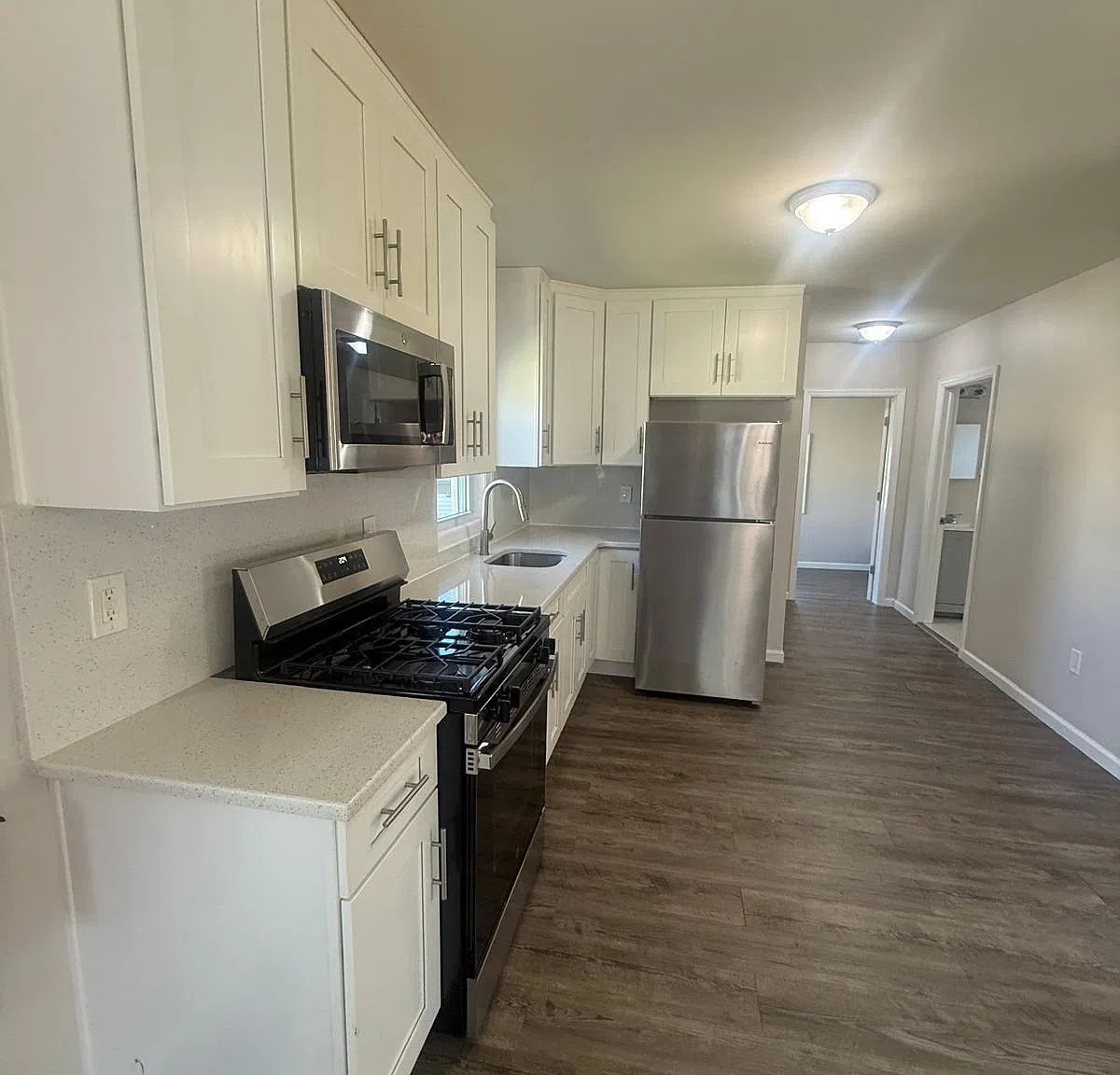 3 bed, 979 sqft, $2,850 — Photo 2