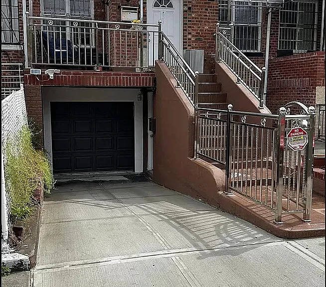 653 E 96th St #1 — Photo 2