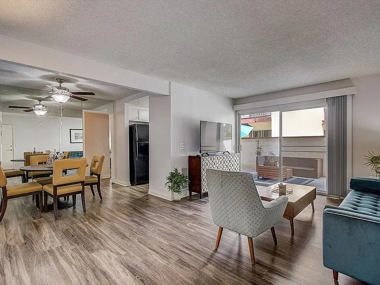 El Cordova Apartments — Photo 11