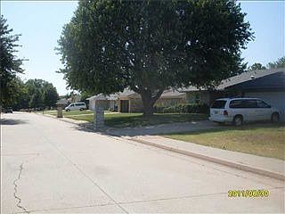 3rd image of 105 W Parkland Dr