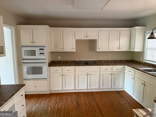 410 Park Ave — Photo 16