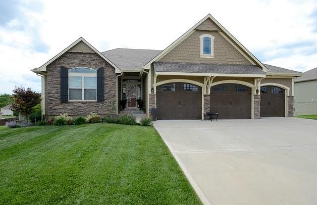 2nd image of 4324 SE Trotter Dr
