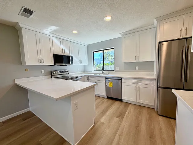 339 Twin Lakes Dr — Photo 4