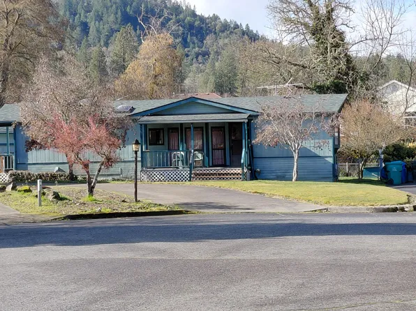 421 Bayard Dr, Merlin, OR 97527
