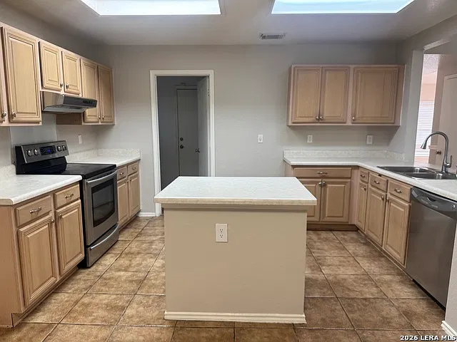 3 bed, 2.5 bath, 2195 sqft, $1,750 — Photo 4