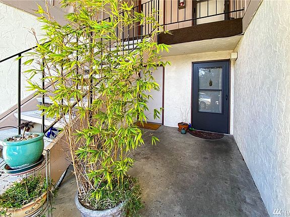 3rd image of 15705 NE 18th St APT 2G