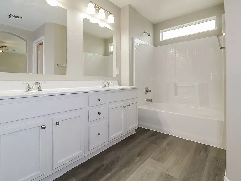 15299 W Adams St — Photo 10