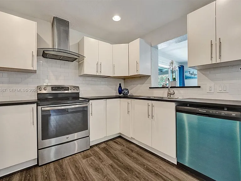 3730 SW 47th Ct — Photo 31