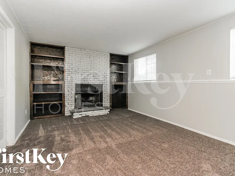 2530 Fairhaven Dr — Photo 3