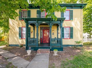 118 N Lawrence St, Charles Town, WV 25414