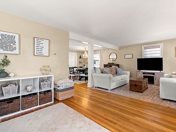 4th image of 14 Lake Dr