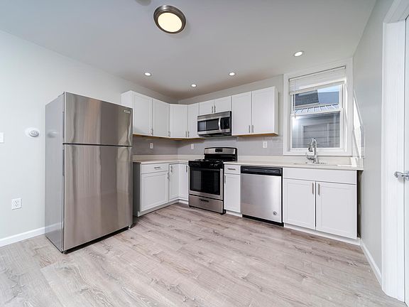 4th image of 441 2nd St APT 1
