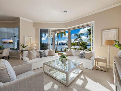 2825 Leeward LN, Naples, FL, 34103