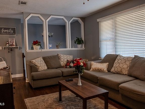 3rd image of 329 Summerville Rd