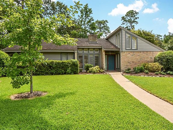 These professional pictures show the beauty of yard. This was taken on 8/1/18 the day before it got its new roof.