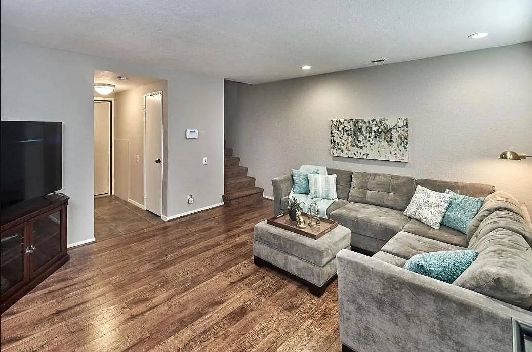 3 bed, 1.5 bath, 1164 sqft, $3,300 — Photo 4