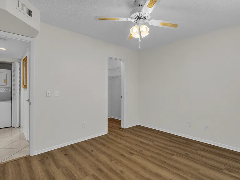 Guest Bedroom w/ walk-in closet