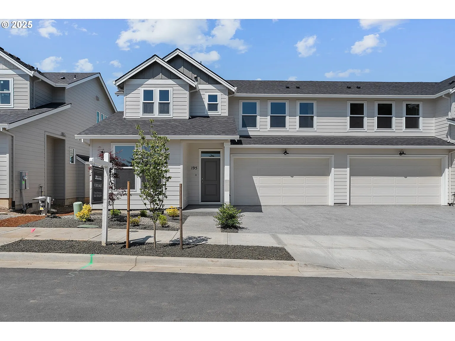 195 SE Acacia Dr photo 1