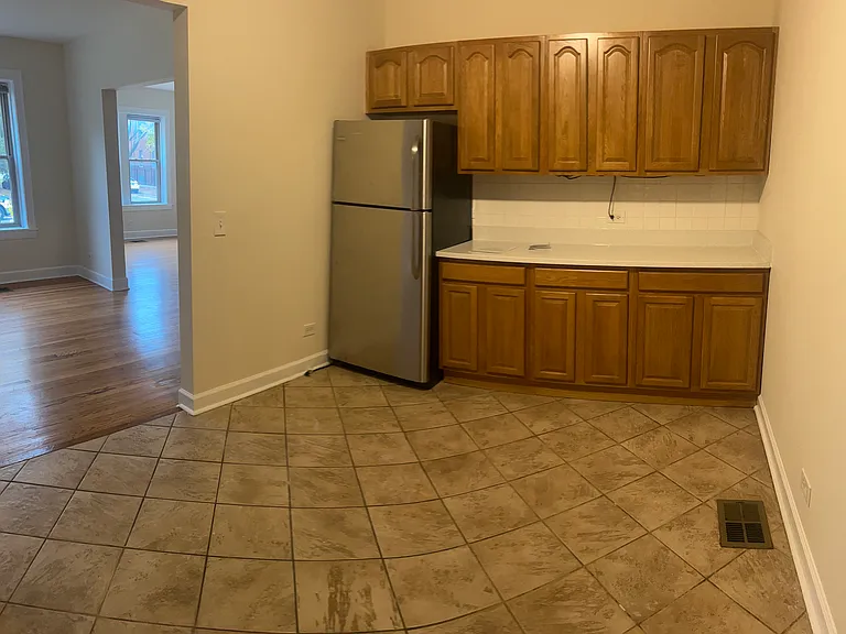 4420 N Lockwood Ave #2N — Photo 6