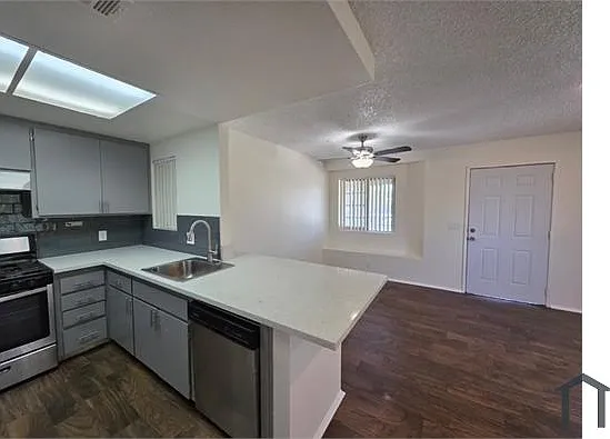 2 bed, 980 sqft, $1,990 — Photo 2