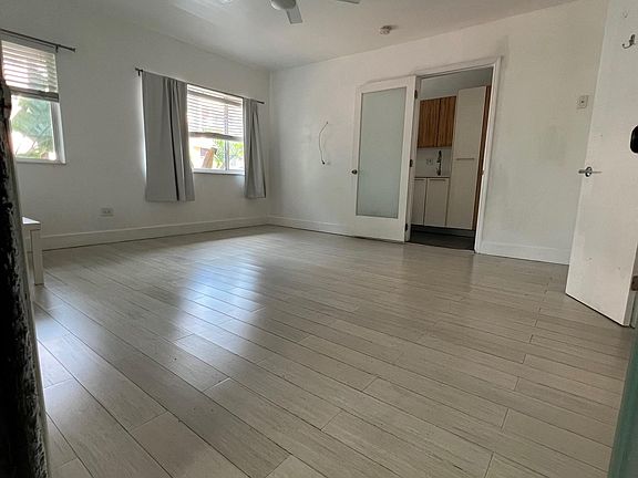 4th image of 8142 Byron Ave #20
