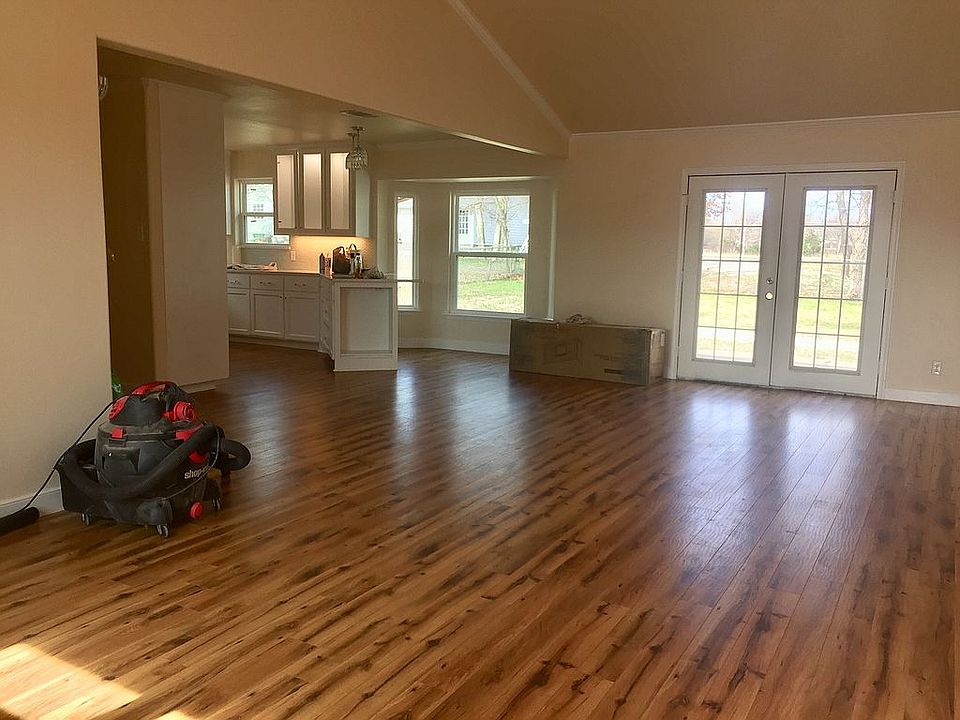 1st image of 402 W Highland Dr