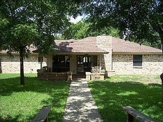 2nd image of 1204 Meadowview Dr