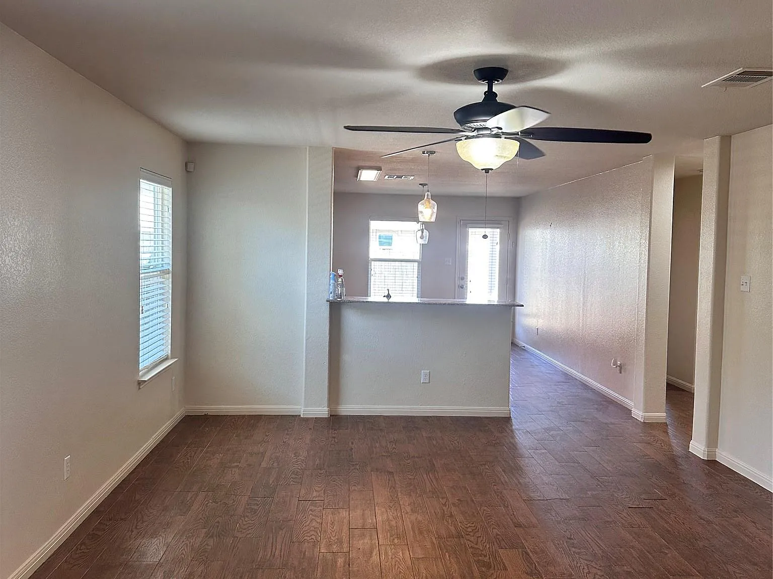 3 bed, 2.0 bath, 1397 sqft, $1,850 — Photo 3