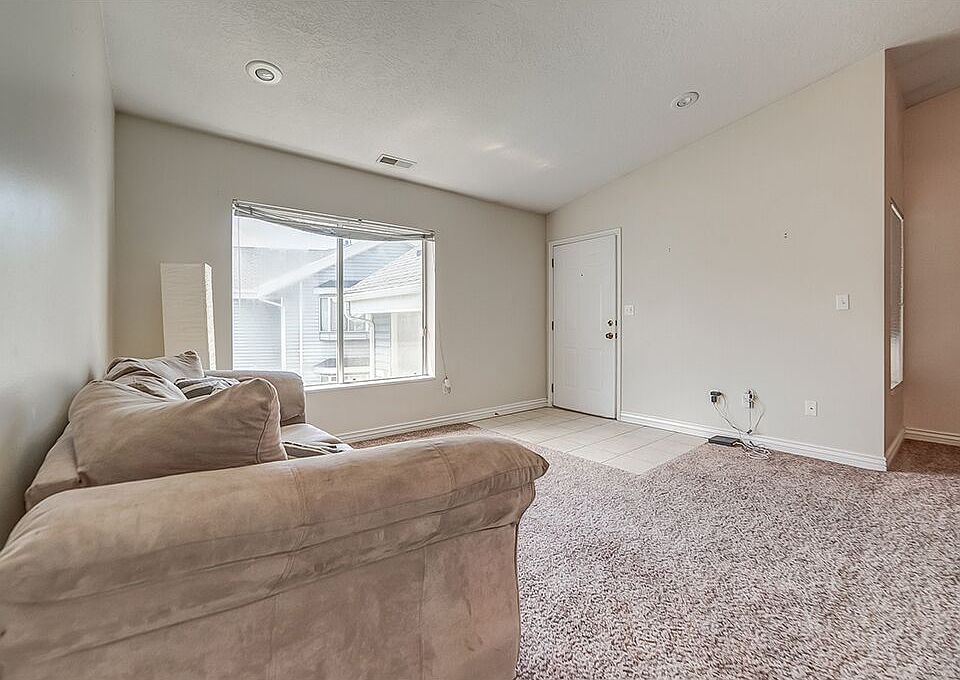 1st image of 1541 N Riverside Ave