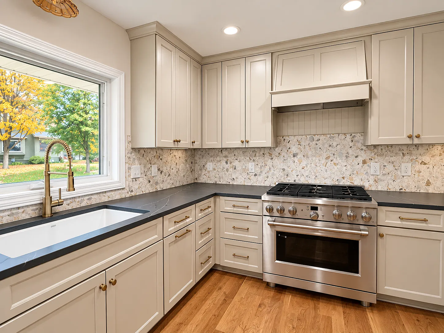 3 bed, 1700 sqft, $3,500 — Photo 2