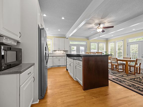 4th image of 8641 Buffaloe Rd