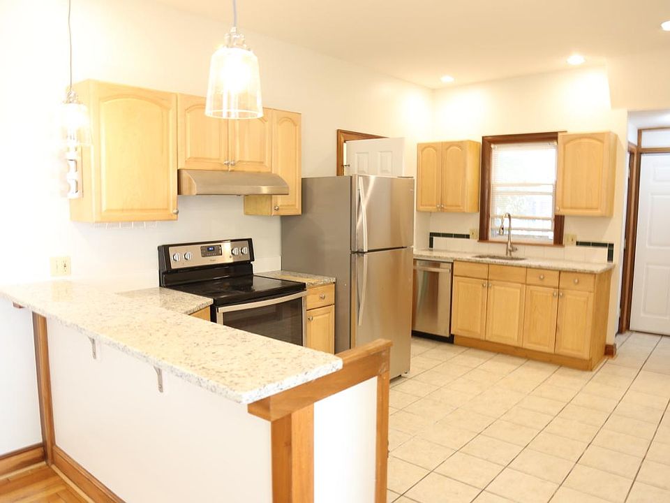 Large eat-in kitchen with bar top, dishwasher and garbage disposal