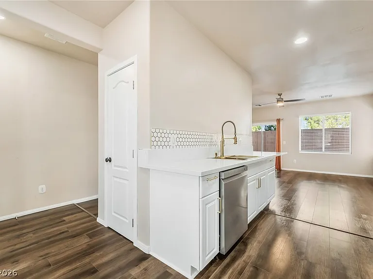 10471 Masons Creek St — Photo 8