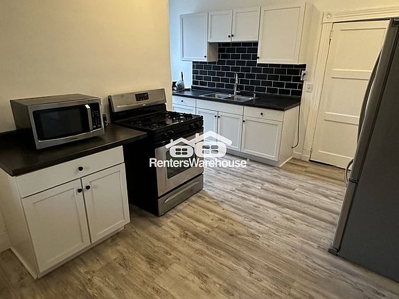 2nd image of 586 Edmund Ave Floor 1