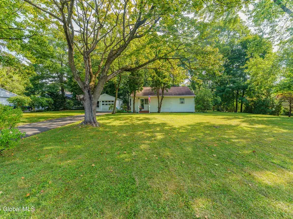 2 Charming Lane, Loudonville, NY 12211