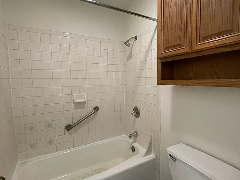 Adams Earl-900 N 21st — Photo 10